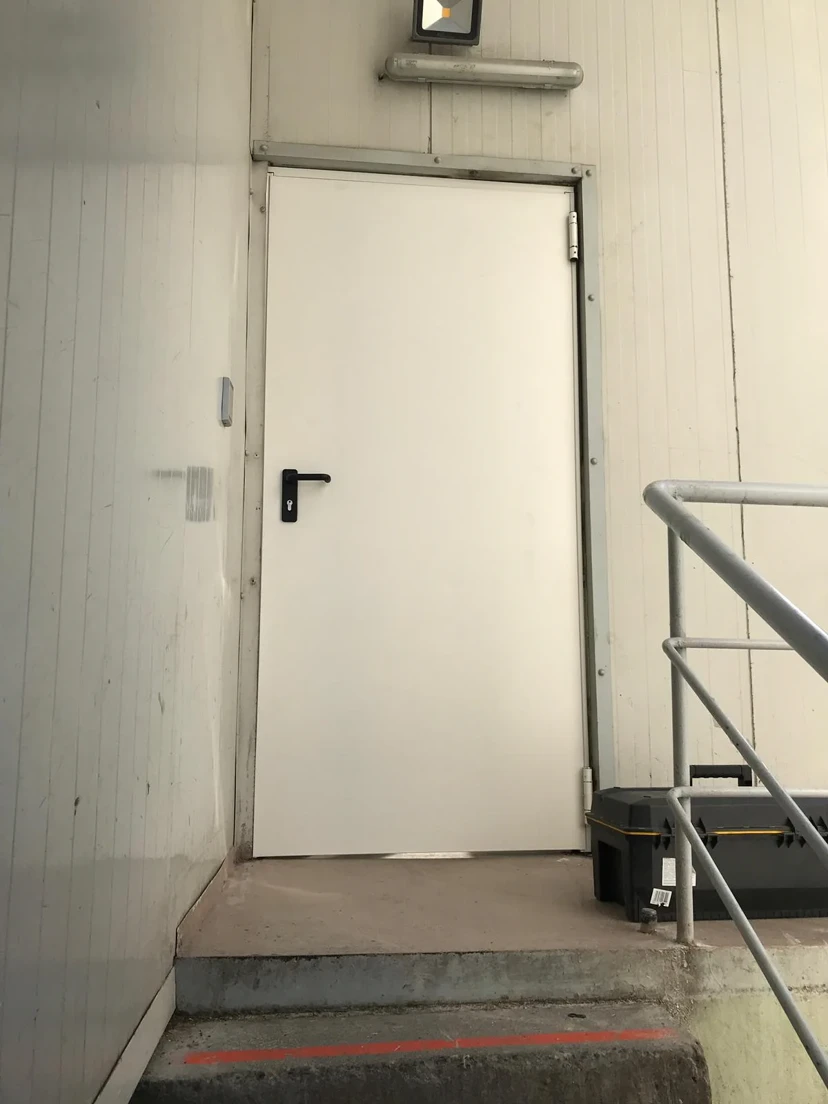 Emergency exit door