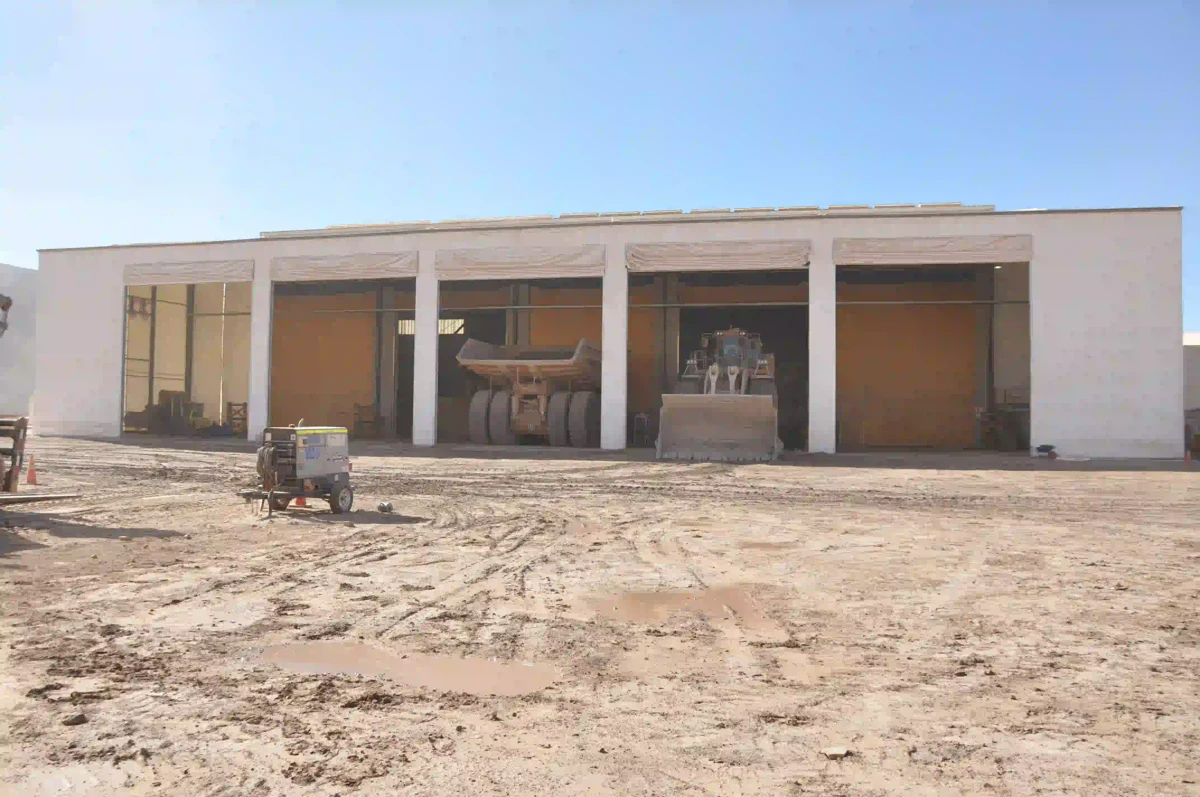 Large hangar door for aircraft maintenance facility