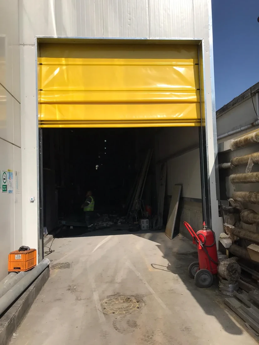 Fold up industrial rapid pvc door