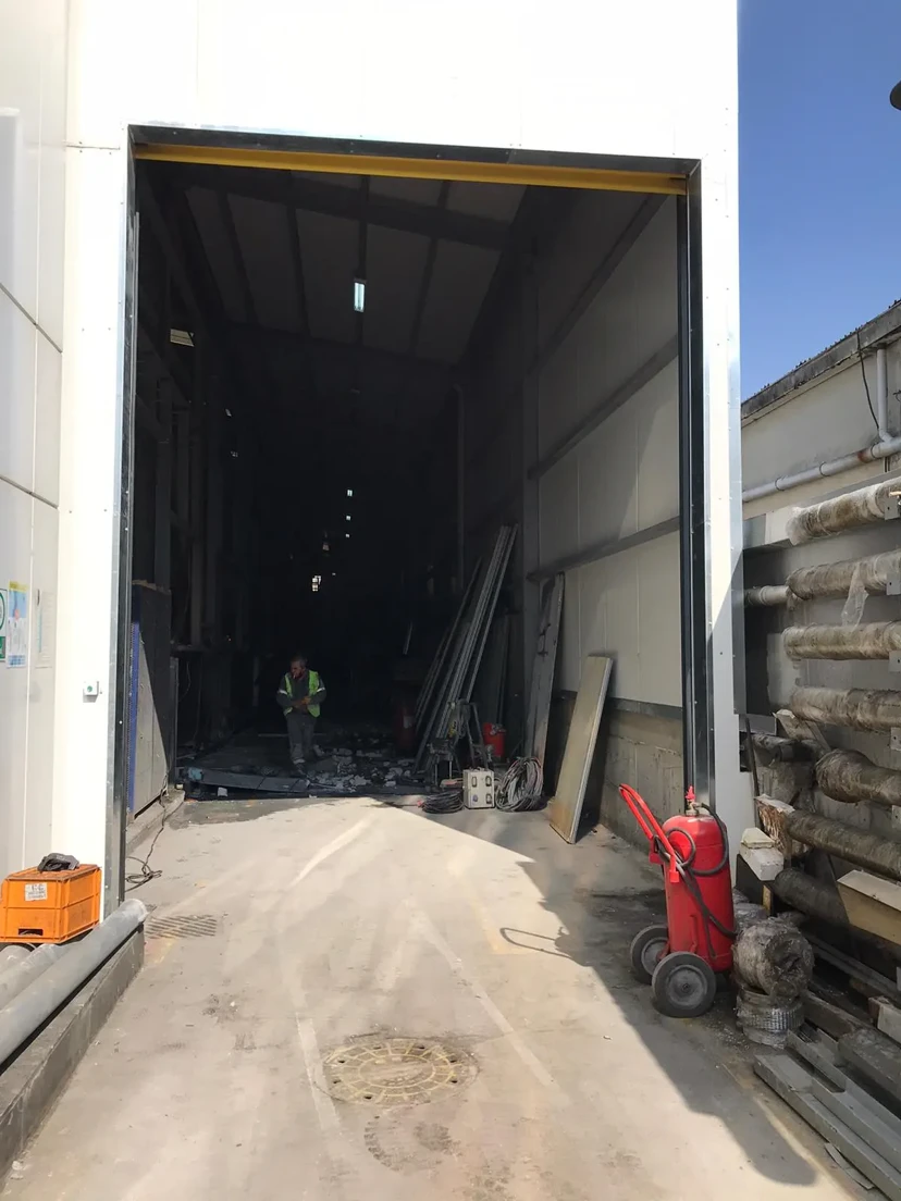 Fold up industrial rapid pvc door