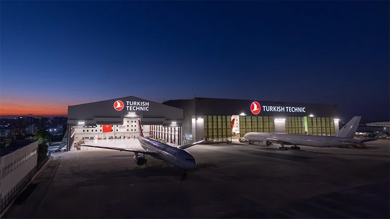 Massive unobstructed hangar opening with lifting mullions raised close look