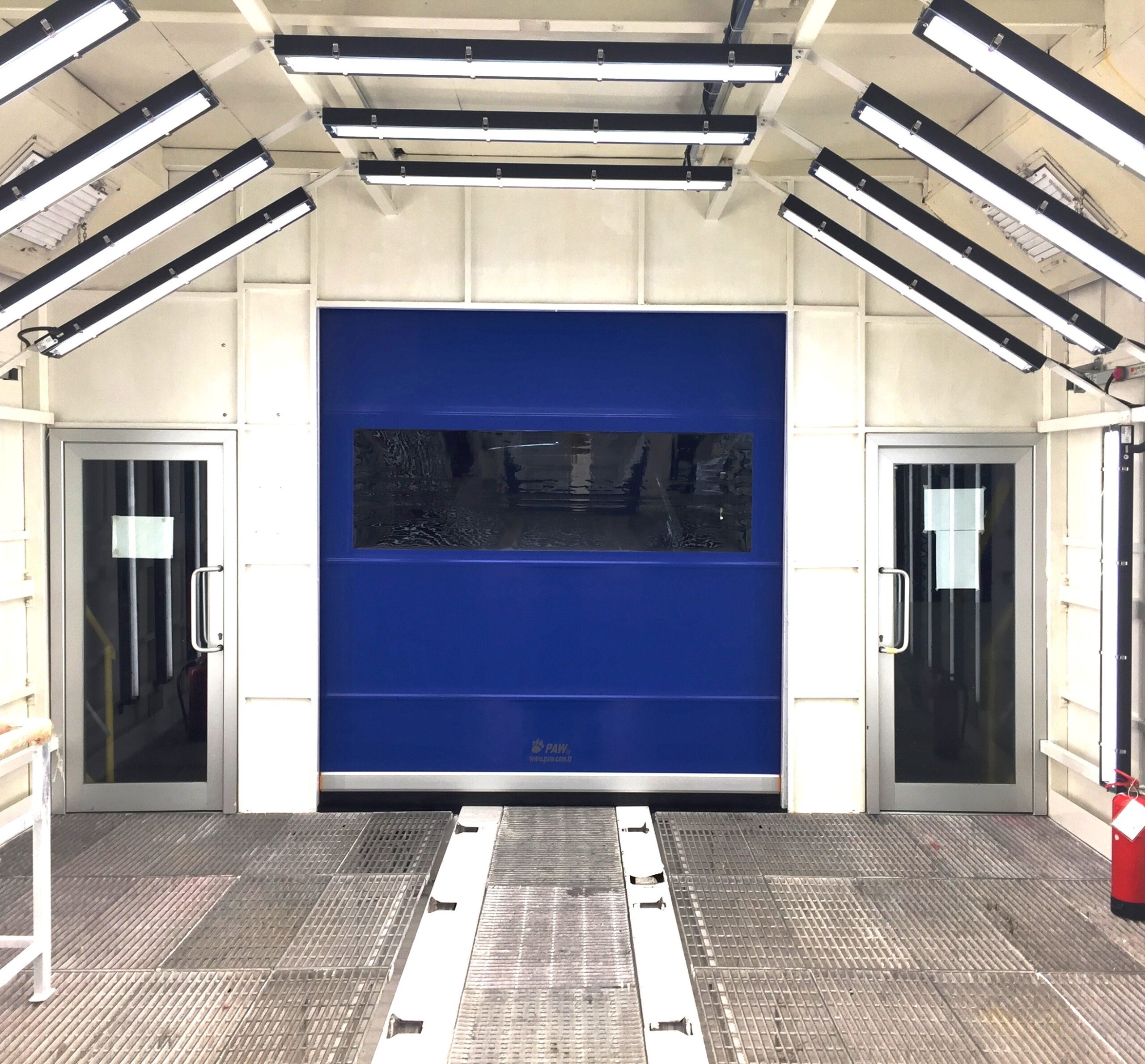 Conveyor door for industrial production